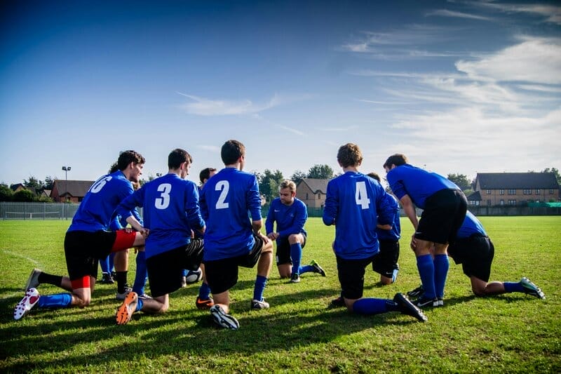 HOW TO FOSTER A TEAM PLAYER MENTALITY IN YOUR CHILD: THE TRIPLE IMPACT PLAYER MINDSET 8 TEAM PLAYER MENTALITY